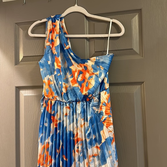 One shoulder gingham and heels dress. NWT - Picture 9 of 10